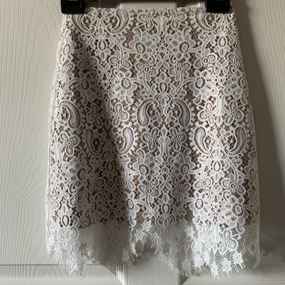 For Love & Lemons - fitted soft lace mini skirt
